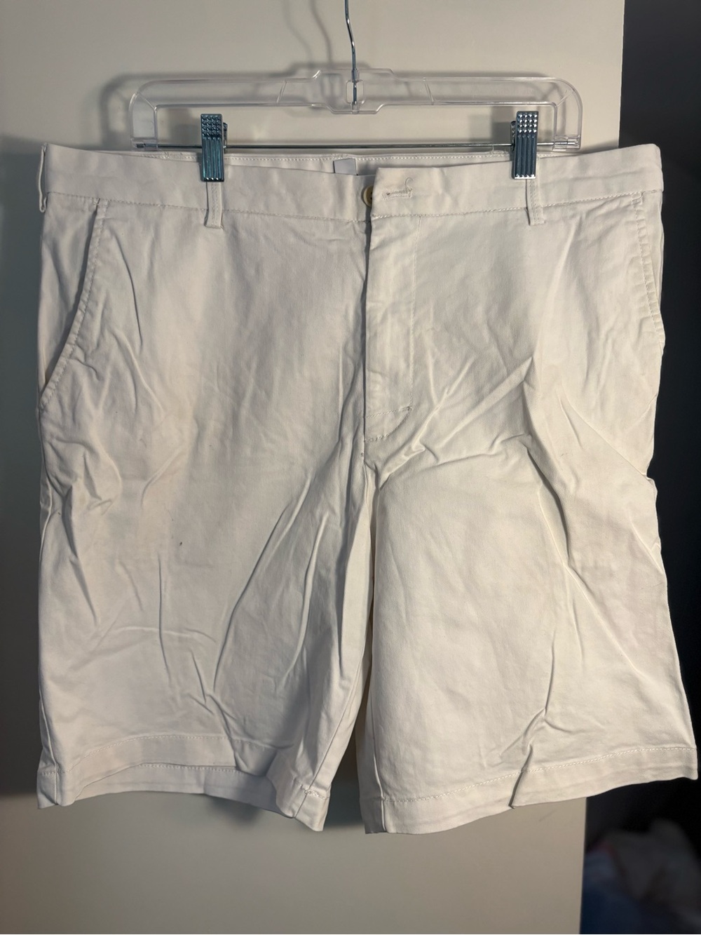 Izod White Flat-Front Men's Shorts